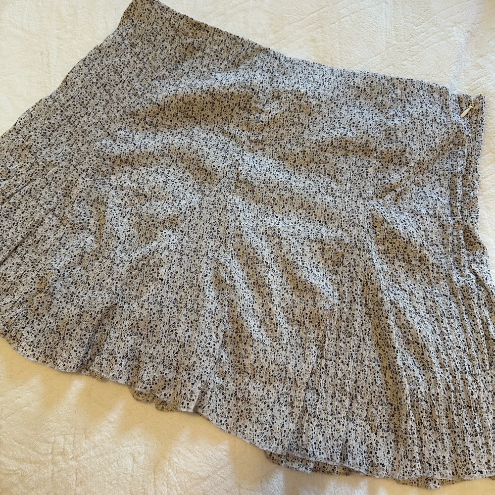 H&M floral skort
